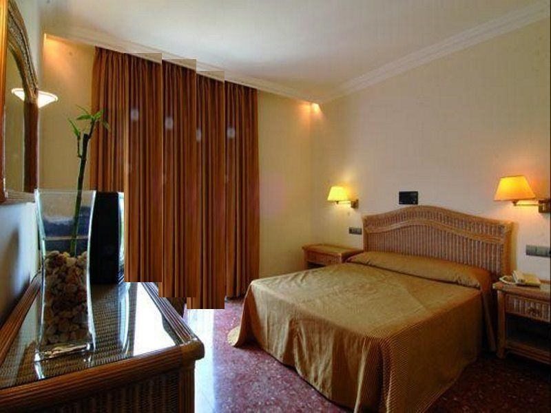 Montjoi By Brava Hotel 3*